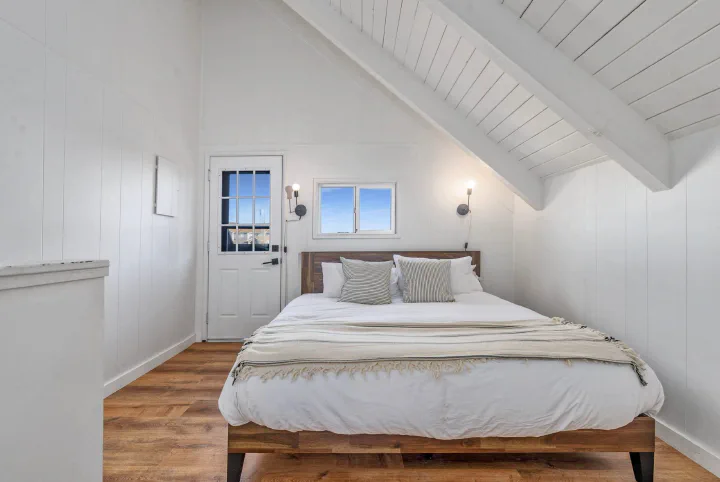 Tidal House guest room